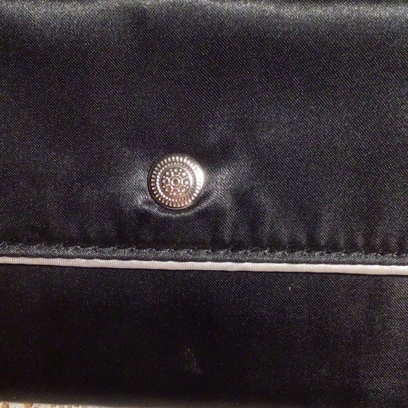 BLACK AND WHITHE LINE JEWELRY WALLET. - Picture 3 of 8